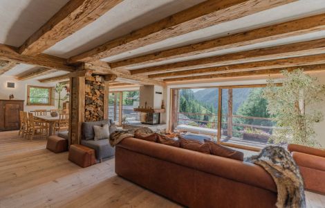 Alzanti scorrevoli e infissi in legno in architettura di montagna luvisotto serramenti