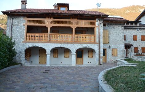 finestre portoncini e scuri in legno Luvisoto serramenti